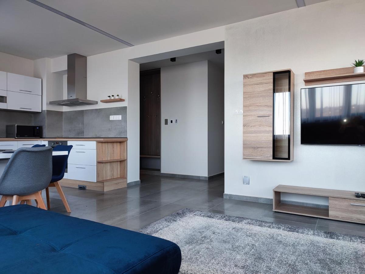 Gamma Apartmanok Es Jakuzzi Мішкольц Екстер'єр фото