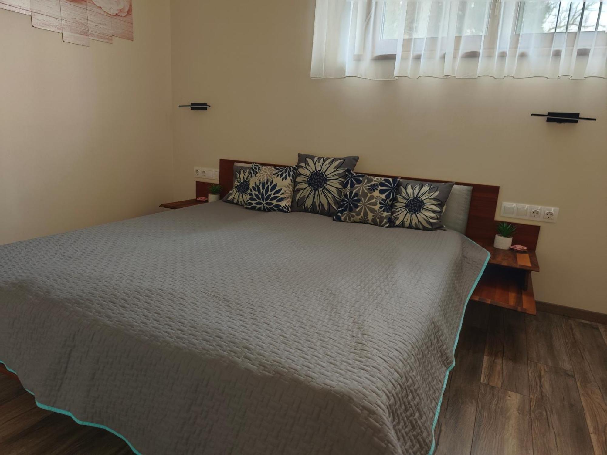 Gamma Apartmanok Es Jakuzzi Мішкольц Номер фото
